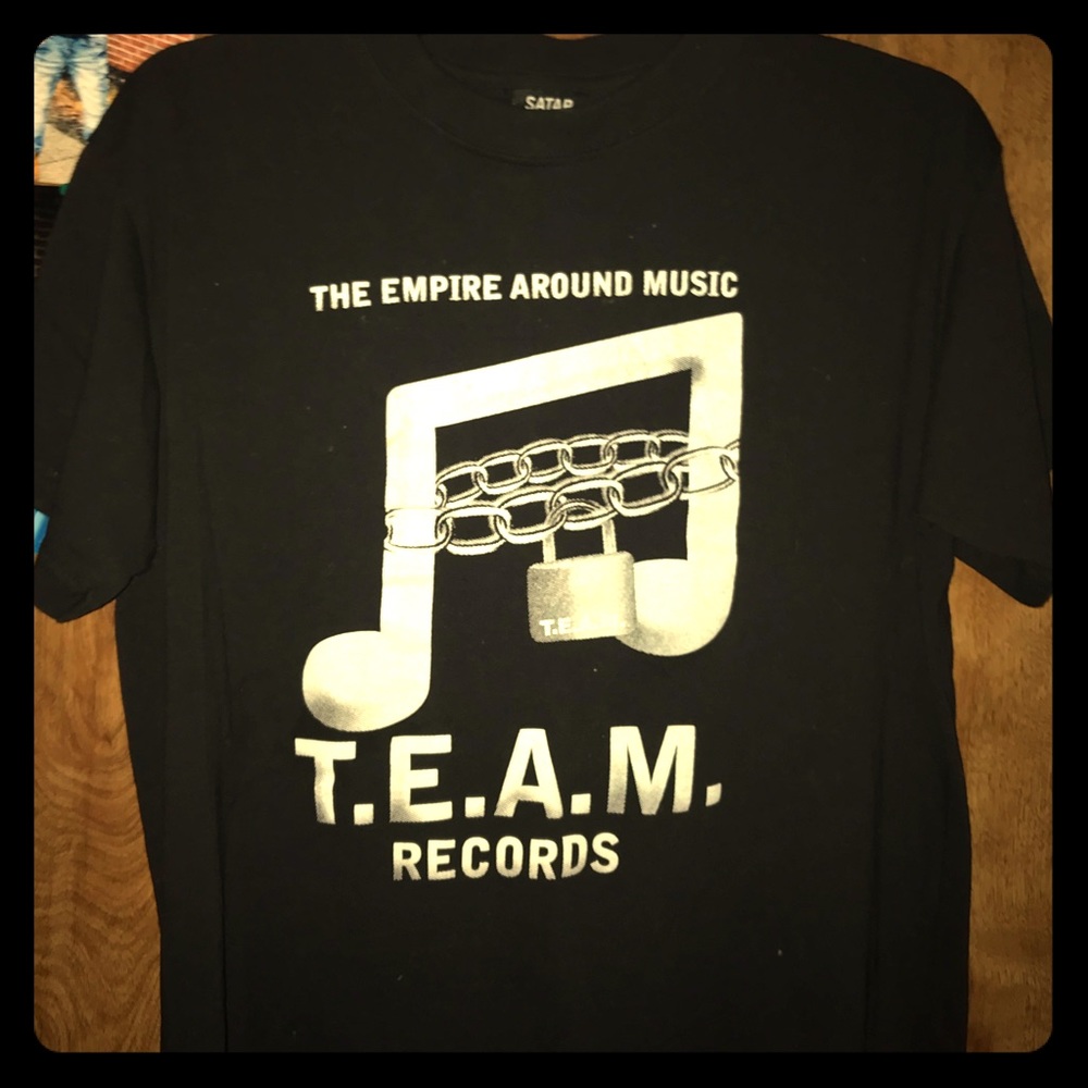Team records label graphics black tee shirt